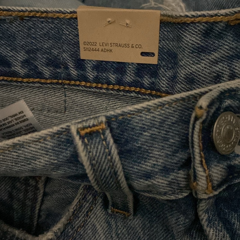 Levi's Women's 501 Original High-Rise Jean
Shorts NWT - Picture 11 of 13